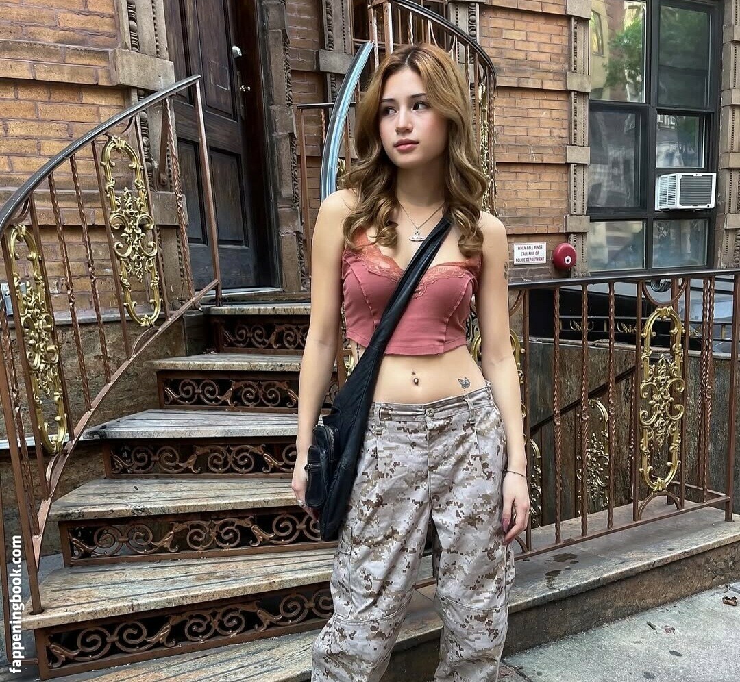 Emilykr0pp Onlyfans Nude Leaked Photos photo leak 16 of 26