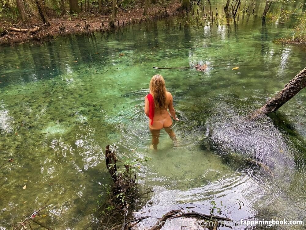 malibustringskristen Onlyfans Nude Leaked Photos photo leak 2 of 27