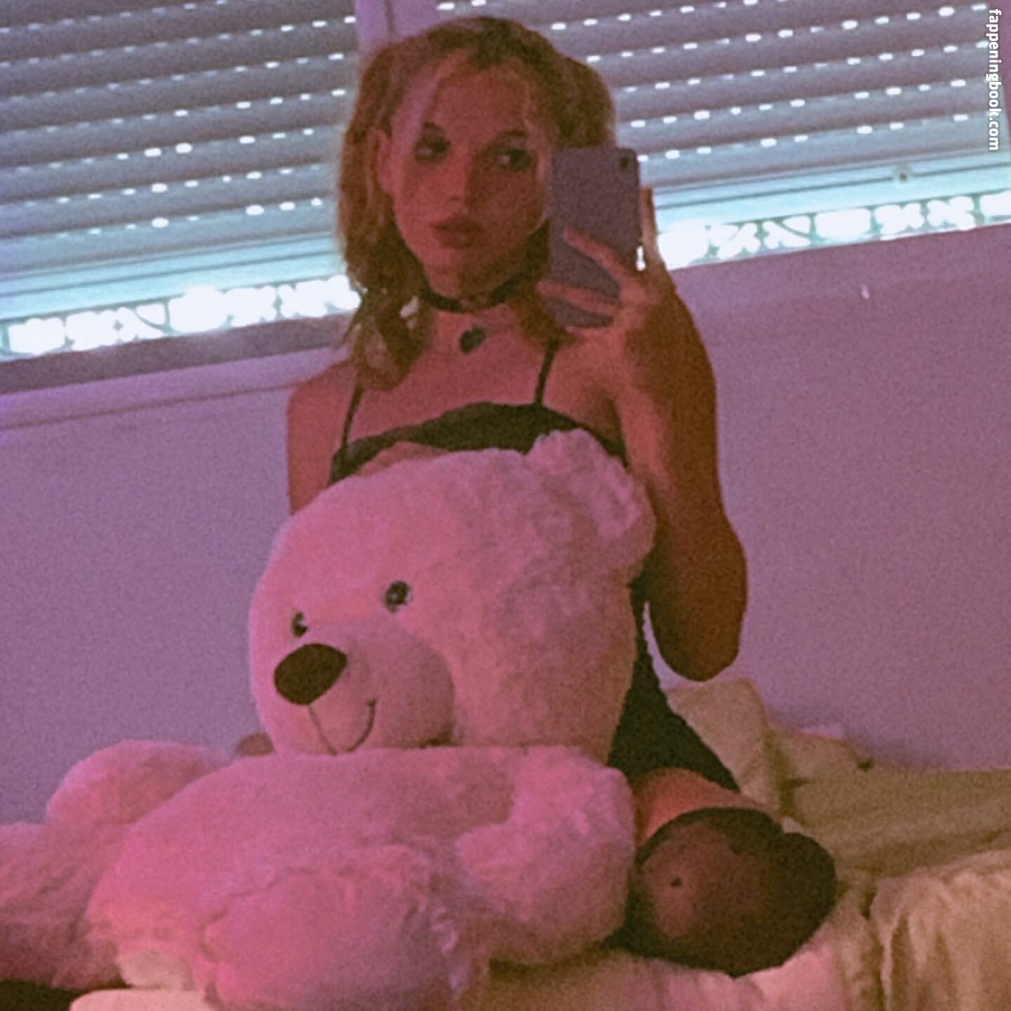 angele_mhr Onlyfans Nude Leaked Photos photo leak 14 of 39