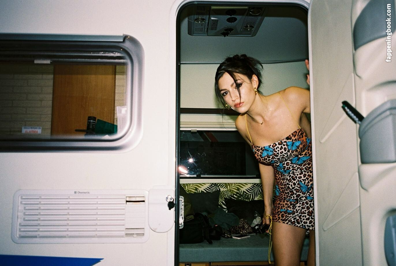 Úrsula Corberó Onlyfans Nude Leaked Photos photo leak 19 of 50