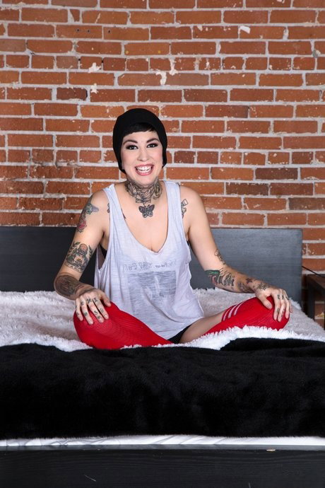 Punk girl Aayla Secura showcases her bald pussy in thigh high socks