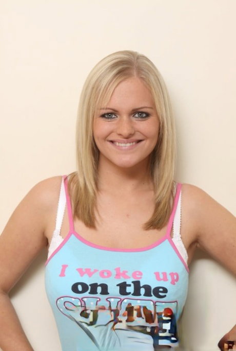 Amateur blonde exposes her lovely big juggs and poses naked on a bed