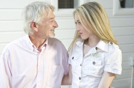 Massage was so good that old man wanted to taste pussy of young masseuse