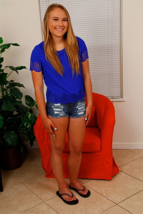 Nice teen Alyssa Cole masturbates after stripping off shorts and a t-shirt