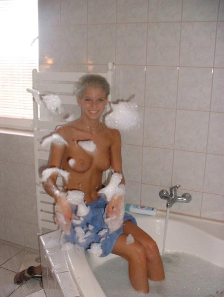 Hungarian babe Lilu shows her nice tits & her trimmed pussy in a bathtub