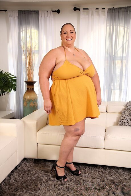 SSBBW Lexy Morgan plays with her big boobs before giving a blowjob