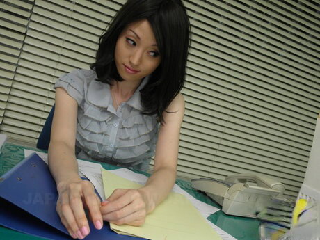 Japanese girl Mitsuki receives a facial cumshot after being masturbated