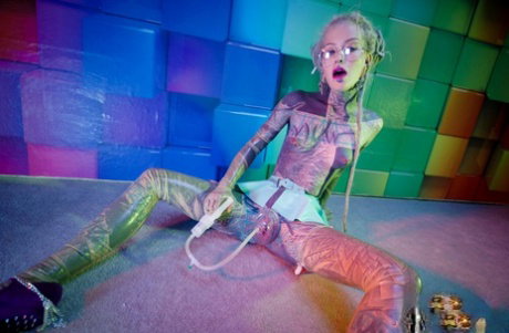 Tattooed freak Anuskatzz masturbates with toys in cantilever heels