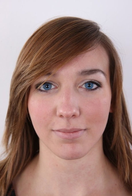 Amateur girl Vera strips totally naked before a pussy close up takes place