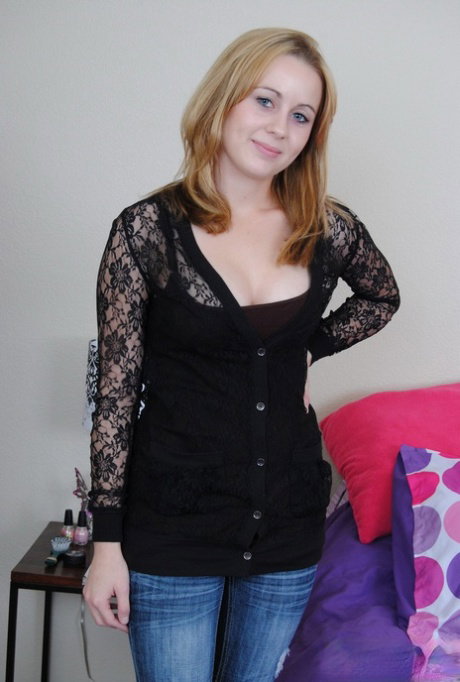 Pretty amateur blonde Mae Lynn strips her tight blue jeans off and poses
