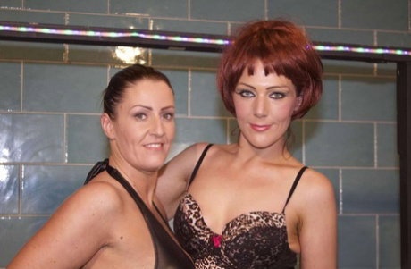 Redhead amateur Porscher Wells purses her lips during bukkake action