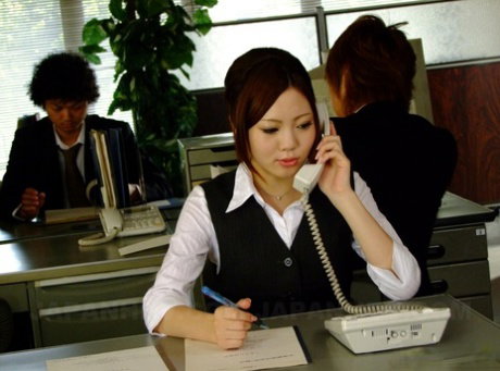 Asian secretary Iroha Kawashima getting toyed while on phone with her BF