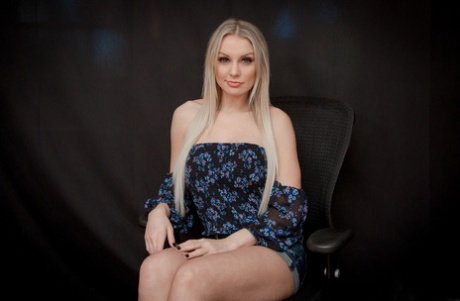 MILF Kenzie Taylor unveils her big tits and gives a perfect handjob in POV