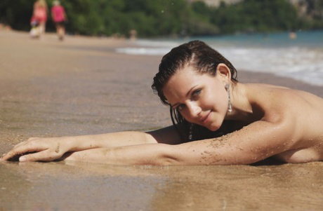 Hot teen Oliana takes a bath after going topless at the beach