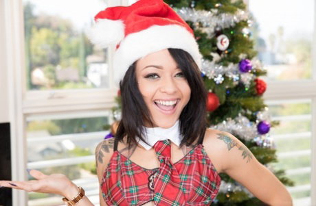 Kinky nudity solo by slutty young latina whore, Holly Hendirx