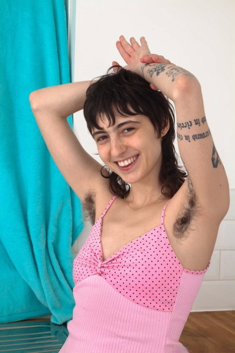 Inked hippie Frida spreads her legs and bushy cunt on the kitchen counter