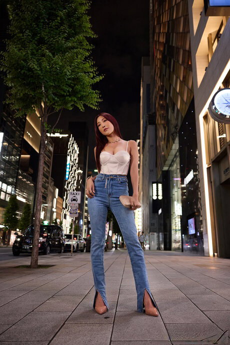 Sexy Asian Emiri Momota has sexual intercourse with a muscular black man