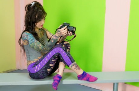 Pierced tattooed Kelsi Lynn in socks fucking doggystyle & on knees eating cum