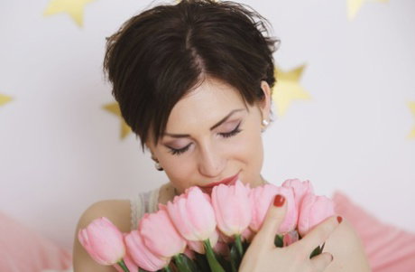 Short haired teen Sasha Bree reveals her body and displays her vagina