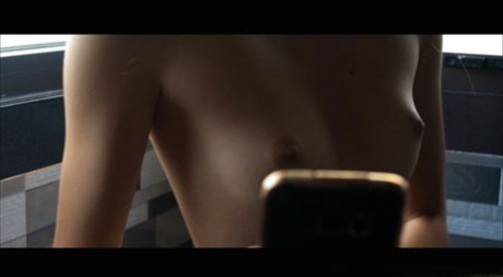 Hot Asian girlfriend Luna X getting screwed by her boyfriend on the beach