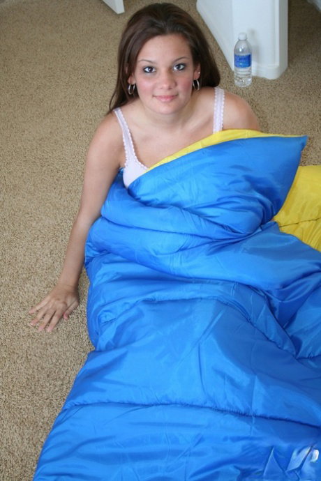 Hot busty amateur Kate Crush flaunts her big tits and ass in a sleeping bag