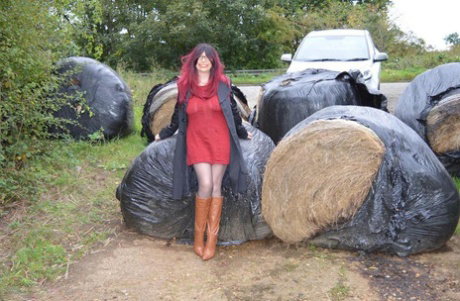 Horny mature Barby spreads ass in stockings & boots in naked outdoor upskirt
