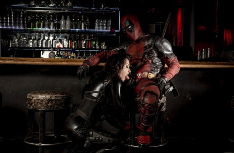 Sexy pornstar Jennifer White kneels in front of Deadpool and sucks his knob