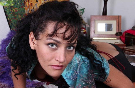 Blue eyed mature Cielo shoving a necklace up her shaved pussy