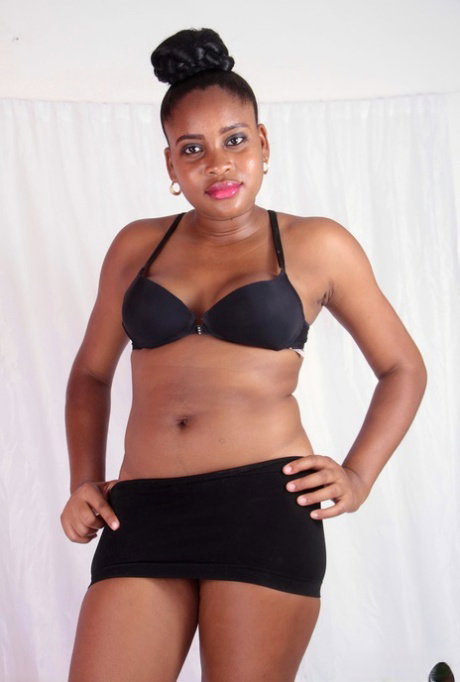 Black amateur Amber sheds bra and miniskirt to display her wide open beaver