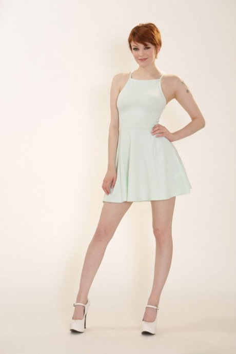 Short-haired American Bree Daniels stripping to her heels and posing