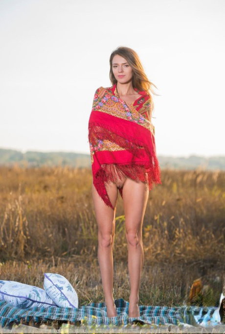 Young beauty Mary Kalisy gets totally naked while picnicking in a field