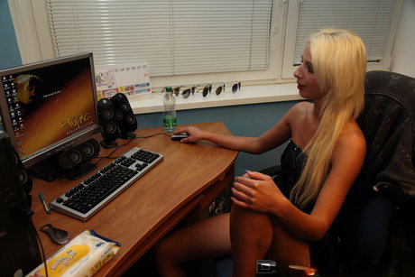 Blonde ties up her boyfriend and makes him watch her banging a stranger