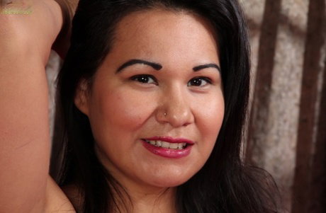 Fatty Asian Susie Jhonson is drilling and masturbating her vagina