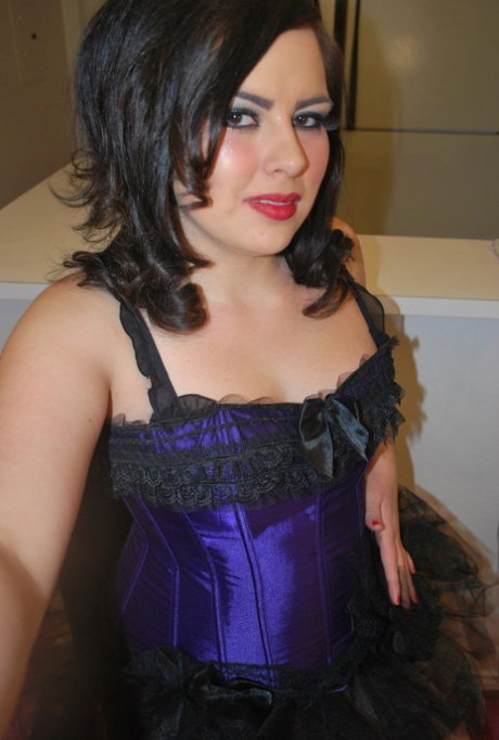 Chubby amateur girl Beth Cole reveals her natural tits and poses naked