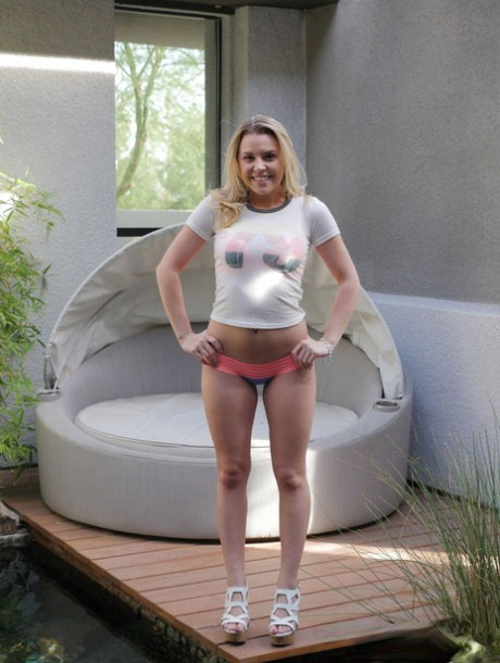 Teen gal Aubrey Sinclair stretches pussy lips and shows her pink twat and anal