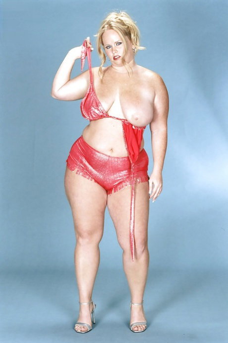 Blonde fatty Kaitlin Klien unleashing large saggy boobs before masturbating