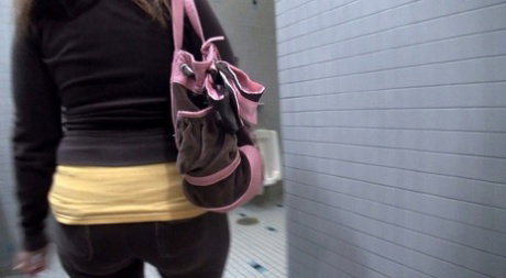 PAWG Dee Siren engages in oral and vaginal sex while in an elevator