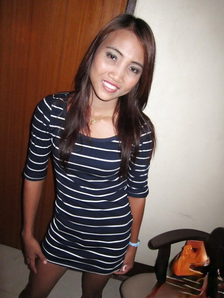 Salacious asian slut gives a blowjob and gets her trimmed cunt cocked up