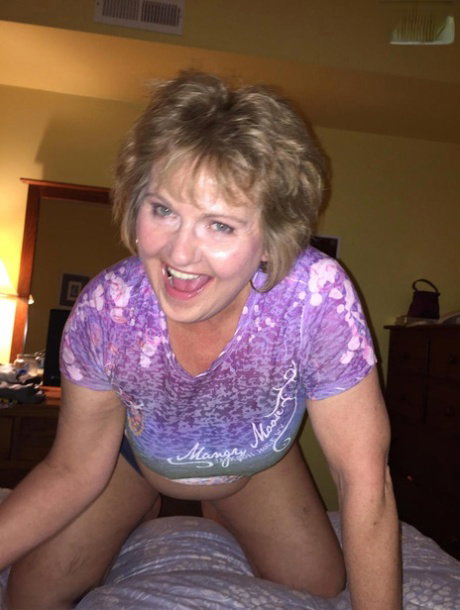 Older amateur Busty Bliss uncovers or natural tits prior to a POV blowjob