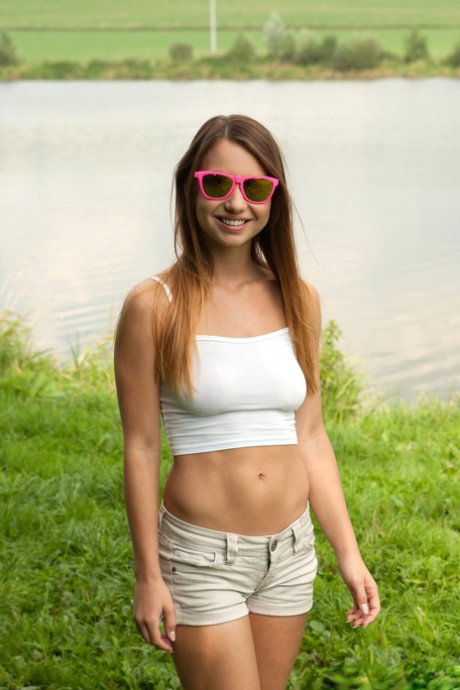 centerfold babe Taylor Sands blowing cock & enjoying a good dicking outdoors