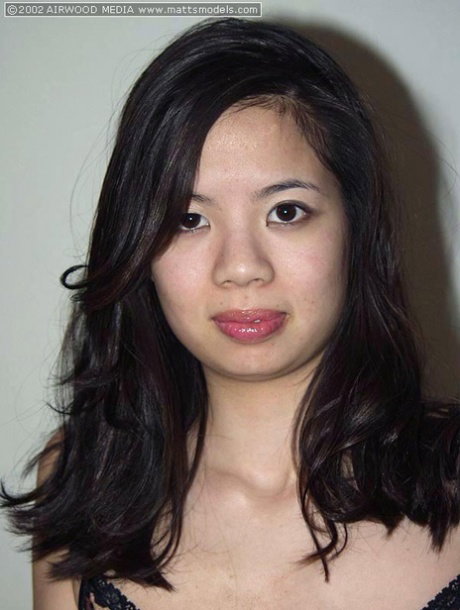 Asian first timer Lolita shows her natural pussy after getting bare naked