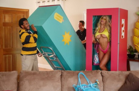 Pornstars Like It Big August Taylor, Justin Hunt, Nicolette Shea