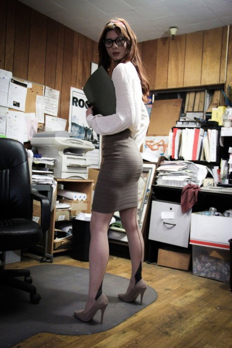 Beautiful secretary Azura Starr strips before a finger fuck in an office