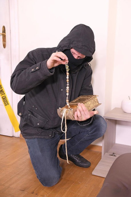 Blonde policewoman Mia Linz gets ass fucked after interrupting a robbery