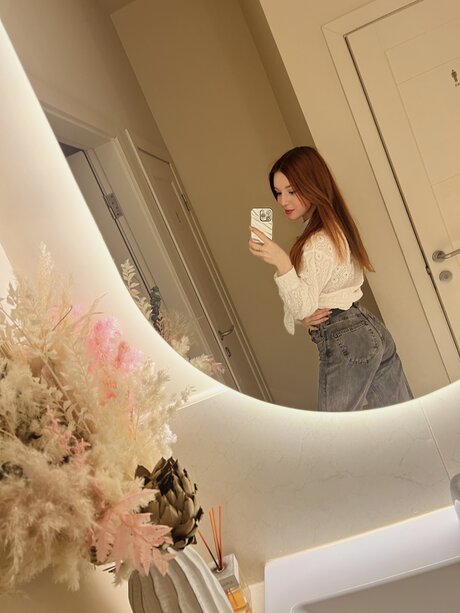 OnlyFans beauty Sofi Foxxxy shows her juicy boobs and big ass in a solo