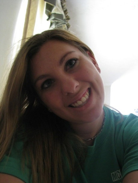 Sexy amateur teen Nikki Morgan makes silly faces while posing in a solo