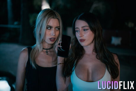Hot girls kiss before embarking on a threesome fuck in the backyard