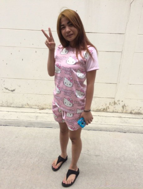 Sweet Asian girl Bee K blows and humps a stranger's dick at the hotel room