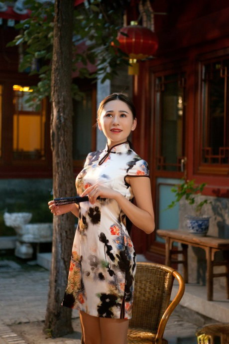 Skinny leggy Chinese teen Wu Muxi uncovers medium tits & pale smooth body