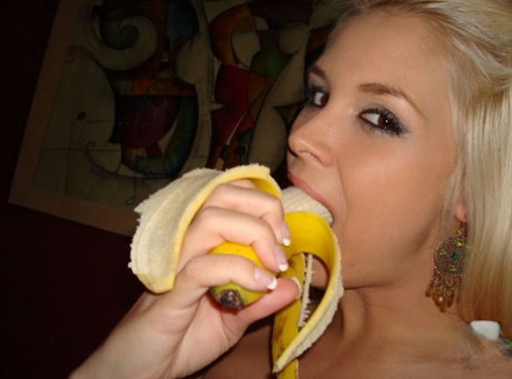 MILF with fake tits Sarah Vandella measures depth of her throat with banana
